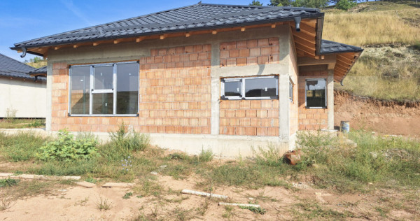 Casa pe un nivel, cu priveliste superba, teren 2000 mp, suce