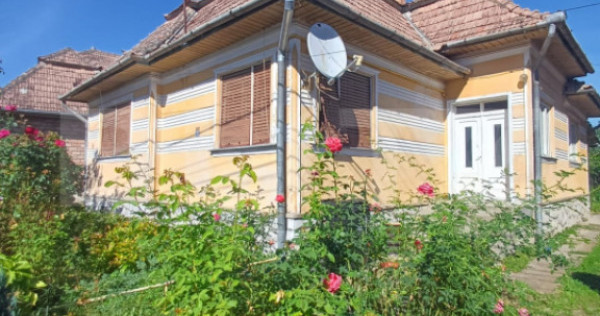 Casa renovabila, 3 camere, 1400 mp teren, in mihai viteazu