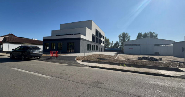 Spațiu comercial *peste 400 mp - parcare* - str. tineretulu