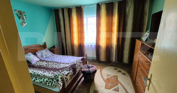 Apartament cu 4 camere, decomandat, 79 mp, etaj intermediar,