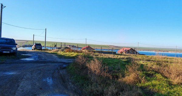 Teren intravilan în corbu la lac 666mp