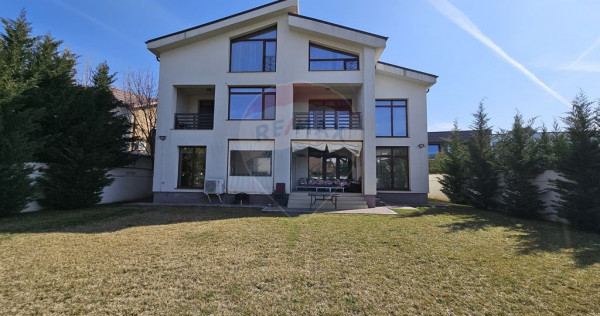 Casă / vilă cu 8 camere de închiriat în zona central