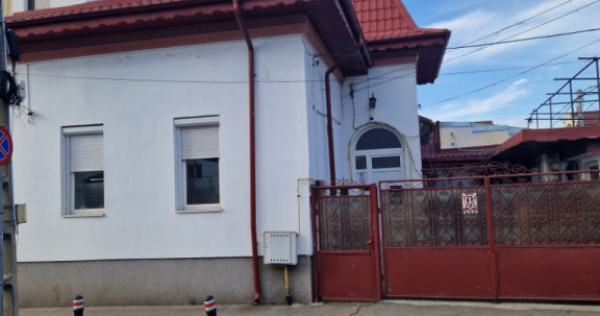 Închiriez casa vis-a-vis de intrarea in piata centrala din craiova