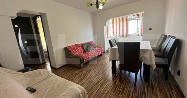 Apartament cu 3 camere, 48 mp, zona plopilor