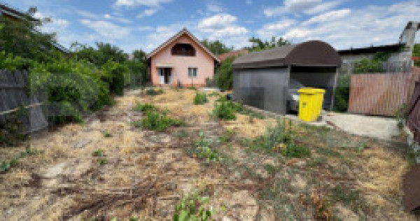 Casă recondiționată, utilități complete și curte spaț