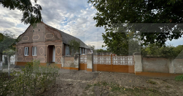 Casa 4 camere cu teren de 3892 mp