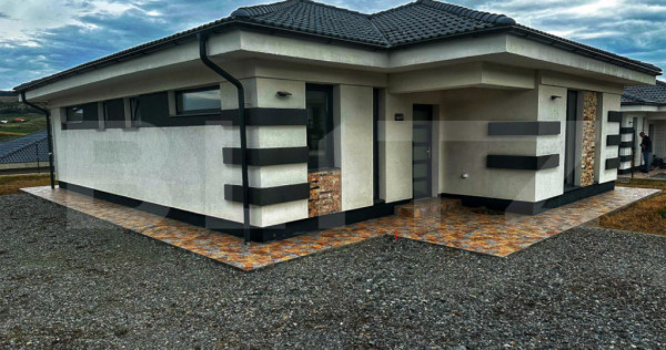 Casă cu 3 dormitoare, lumină și echilibru – eleganță