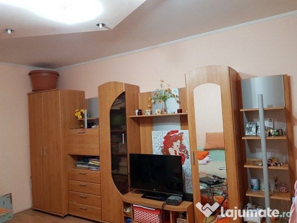 Mobila Living Cu 2 Dulapuri 1 090 Lei Lajumate Ro