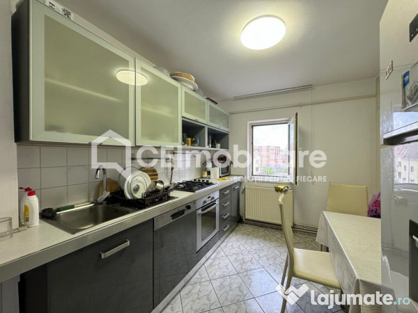 Apartament cu 3 camere pe mal, etajul 2