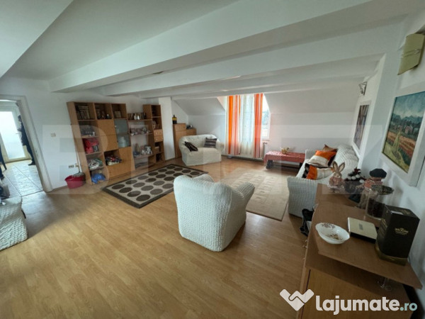 Casa cu 8 camere, 350 mp, 2200 mp teren, zona viisoara