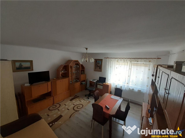 Casa particulara, curte separata, cu 2 respectiv 3 camere, z