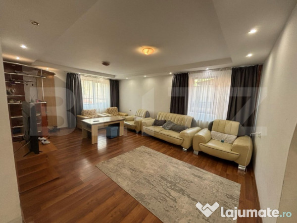 Casa de vanzare cu 5 camere, 200 mp, zona micro 3