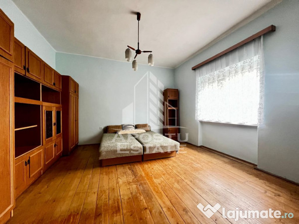 Casa cu 2 camere, 690mp in battonya