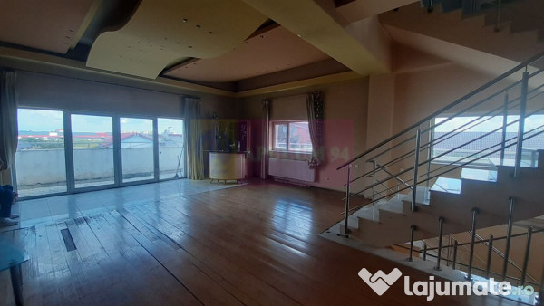 Două etaje în vilă în zona voluntari de închiriat