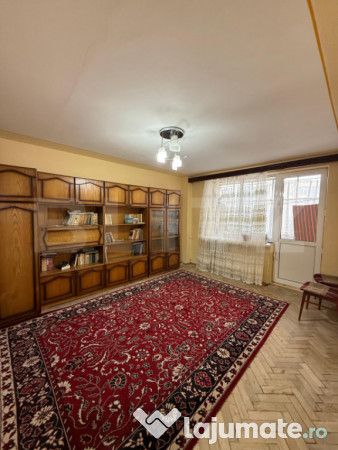 Apartament 3 camere, decomandat, etajul 3
