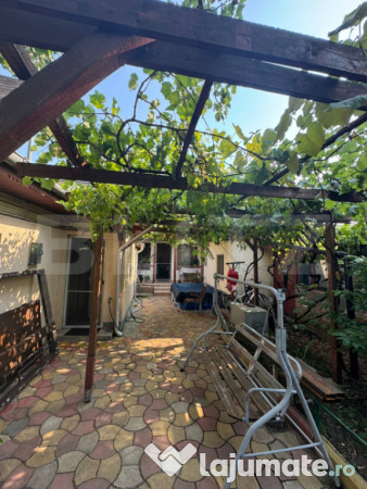Casa de vanzare, cu 4 camere, zona sector 5