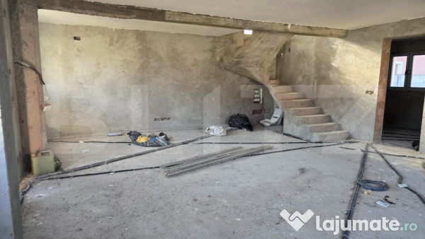 Casa cu 4 camere, 223 mp, 1330 mp teren