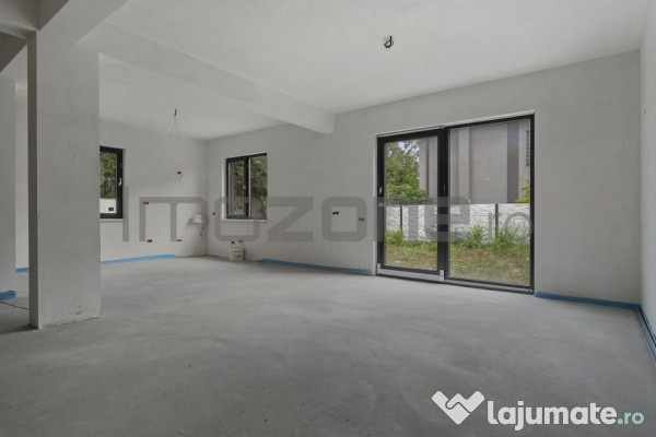 Casă spațioasă cu terasă și loc de parcare – milit...