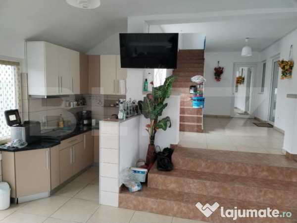 Casă individuală 240 mp, 420 mp teren, târgoviște