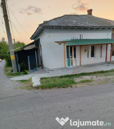 Casa si spatiu comercial in singureni, giurgiu