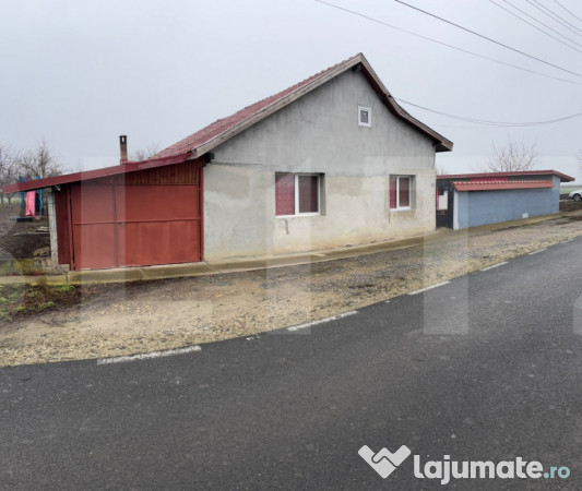 Casa in iratosu cu teren, apa curentă, centrală termica ,