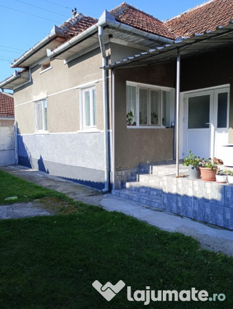 Vând casă la 6 km de hateg si 20 de km de mânăstirea prislop