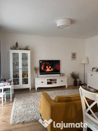 Apartament cu 3 camere,decomandat - zona Avantgarden