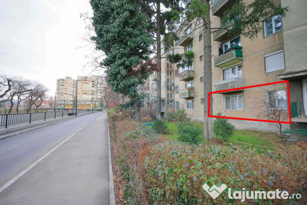 Apartament cu 2 camere de vânzare în zona Ultracentral