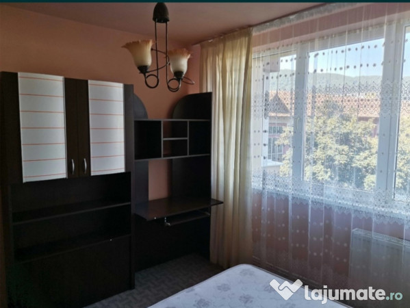 Închiriez apartament 2 camere ultracentral Scoala nr. 3