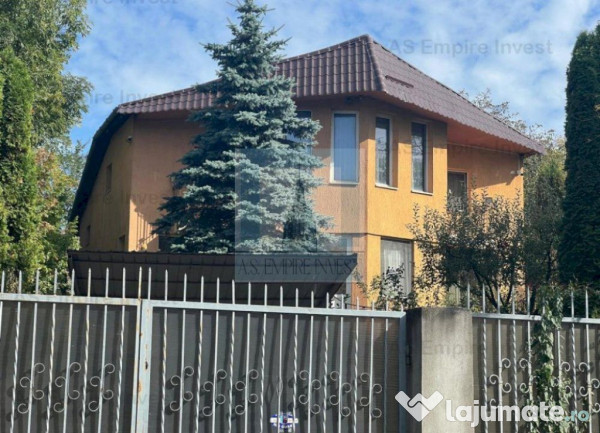 Casa/Villa , 960 mp teren - zona Sacele/Centru