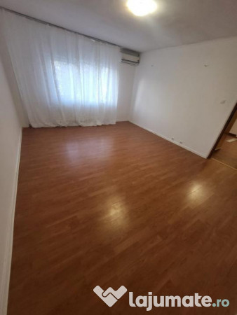 Apartament de 3 camere (150m Parc Sebastian )