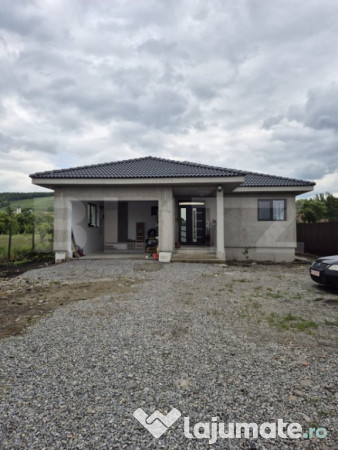 Casa noua cu 4 camere de vanzare in ernei, 14 ari teren!