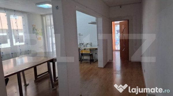 Spatiu comercial, 57 mp utili, parcare inclusa in pret, zona