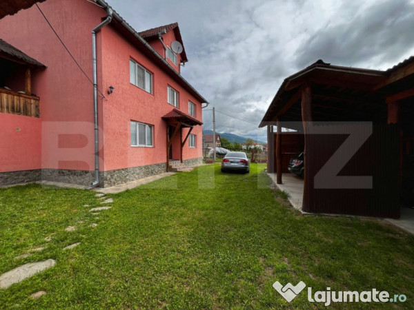 Casa de vanzare, cu 7 camere, 150 mp, zona stramba