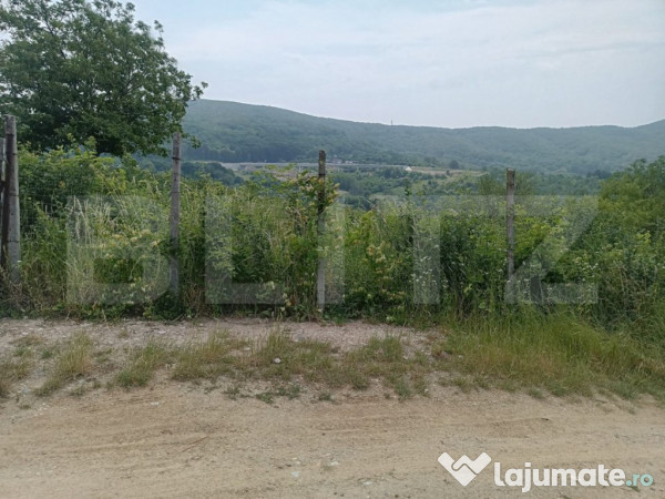 Teren extravilan construibil 2100 mp, front stradal 13.947 s