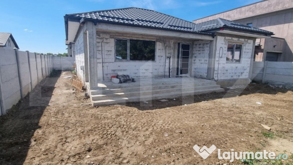 Casa pe parter cu toate utilitatile, 3 camere, 95 mp, in zon