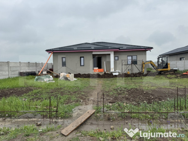 Casa parter, 120 mp utili, la cheie, 600 mp teren, pielesti