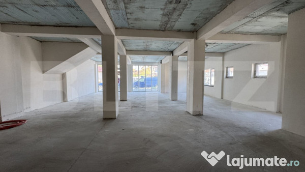 Spațiu comercial parter bloc nou, 136 mp open space, vitrin