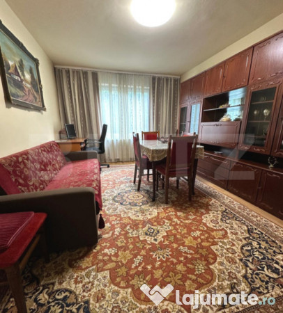 Apartament de vanzare, cu 3 camere, 70 mp, parcare inclusa,