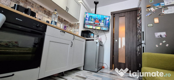 Apartament 2 camere, mobilat, etaj 1, 60 mp – zona 9 mai,