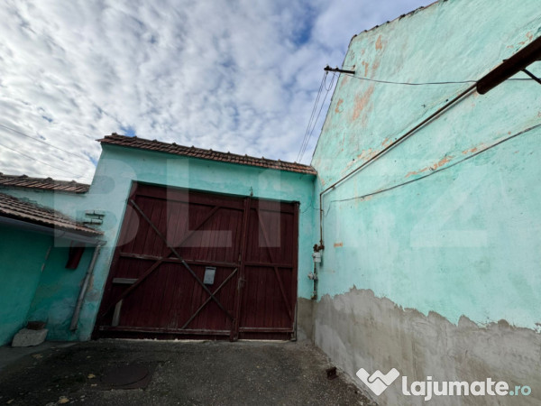 Casă săsească, 3 camere, 700 mp teren, sebeș
