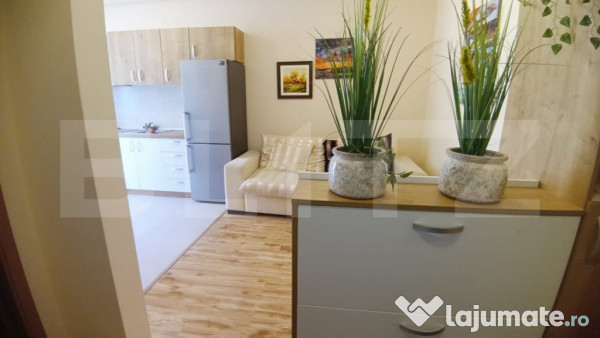 Apartament cu 2 camere , de vanzare, etaj intermediar