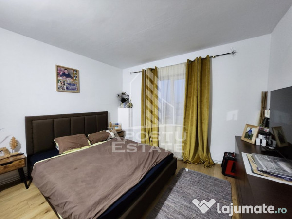 Apartament decomandat cu 3 camere, centrala proprie, zona...