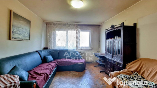 Apartament cu 3 camere, zona Dacia