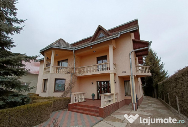 Casa deosebita , teren 2000mp, radauti