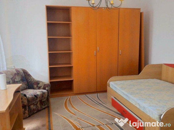 Garsoniera la casa, curte comuna - strada razboieni