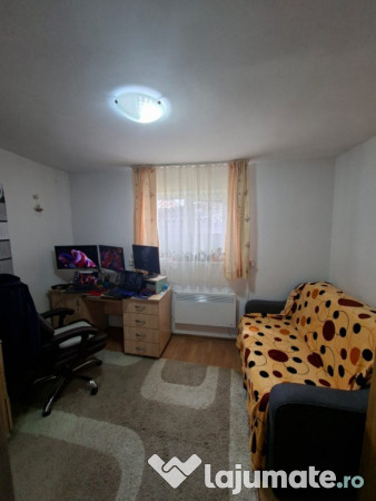 Casă de vânzare – 5 km de pitești, 2.000 mp teren, zonă liniștită
