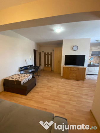 Garsonieră tip studio, 30 mp, balcon 6 mp, mobilată și ut