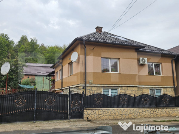 Casa, gospodarie, cu teren de 1600 mp, gata de locuit, la 30