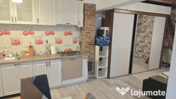 Inchiriez apartament in casa si curte in deva, situat la etajul 1,